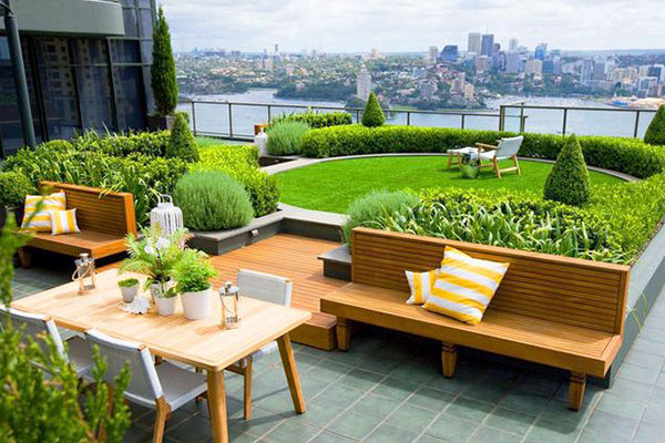 露臺(tái)花園鋪裝用防腐木還是地磚好？